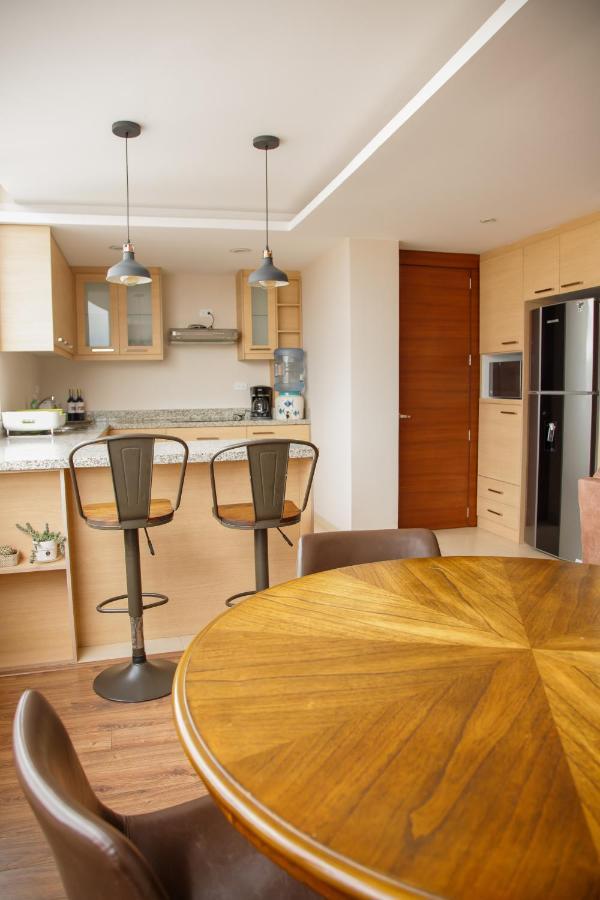 Appartamento Wanderlot - Departamento Leganza - Penthouse Lujoso Riobamba Esterno foto
